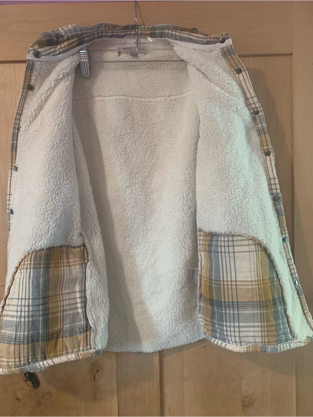 Women’s Victory Outfitters Snap-Front Sherpa-lined Plaid Utility Shacket - Picture 3 of 6